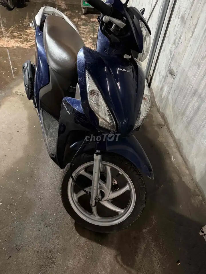 Honda Vision синего цвета