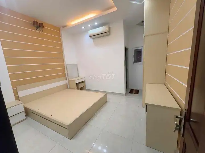 Дом на улице Дан Чу, VIP-район, 4x16м, 2 этажа + терр., 4 сп., 5 санузлов