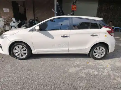 Toyota Yaris 2016 1.3G белый