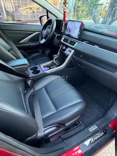 Mitsubishi Xpander Premium, 7 мест, красный