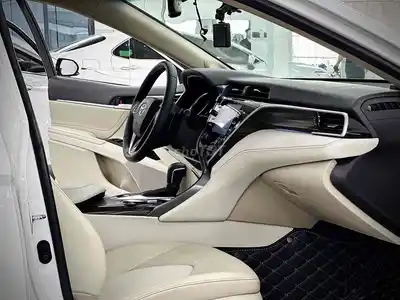 Toyota Camry 2.5Q 2020 Белый/Бежевый, отличное состояние