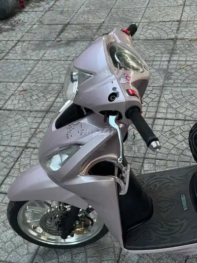 Honda Vision красная