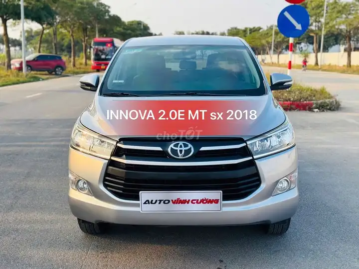 Toyota Innova 2018 2.0E MT Серебристый