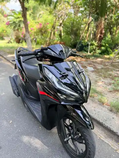 Vario 2023 пробег 44 000 км, родной тихий мотор, только снята защитная пленка