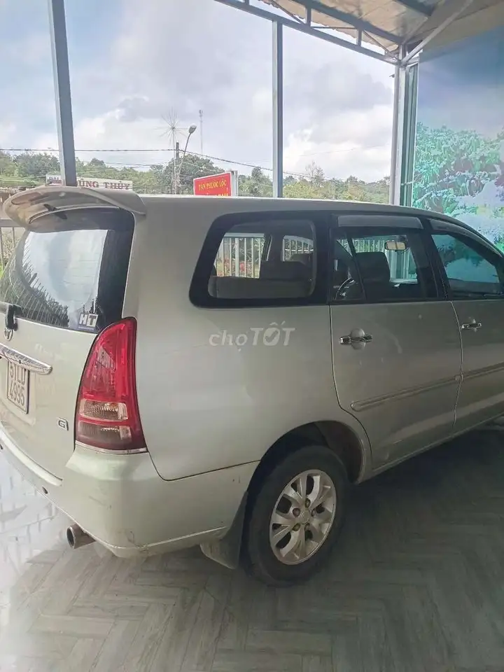 Toyota Innova G 2007 механическая Серебристый