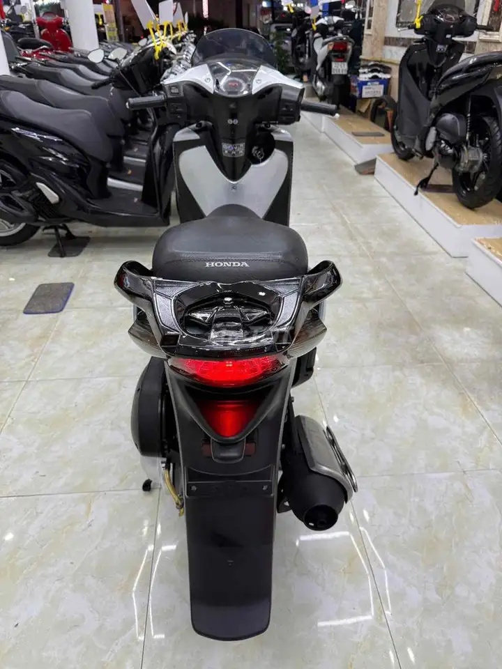 Honda SH150i 2010, серебристый, Италия