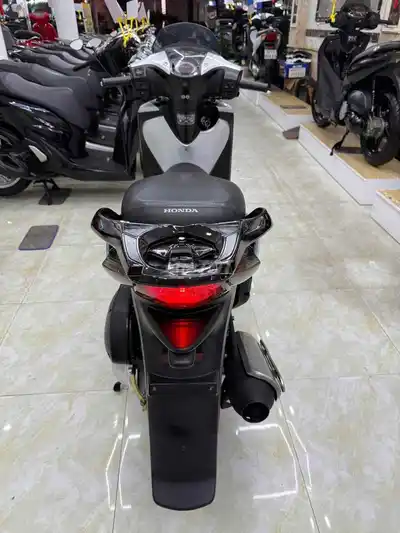 Honda SH150i 2010, серебристый, Италия