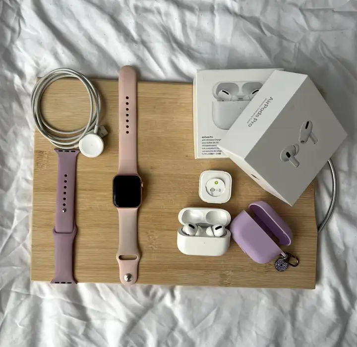 Apple Watch SE 40 mm и AirPods Pro 1st Gen