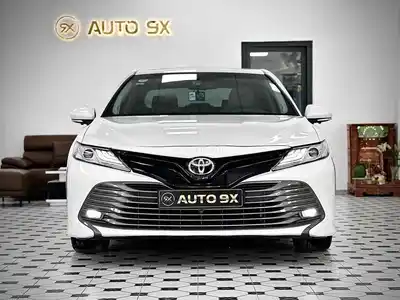 Toyota Camry 2.5Q 2020 Белый/Бежевый, отличное состояние