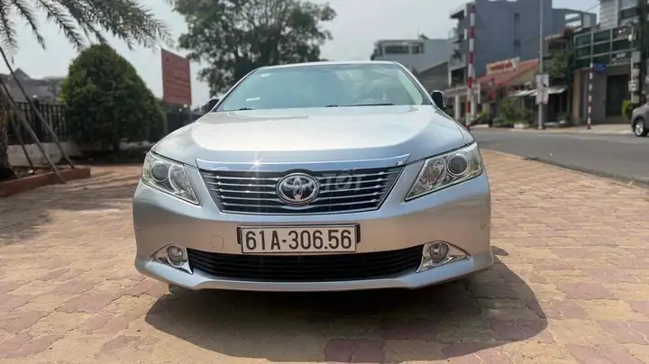 Toyota Camry 2013 2.5G серебристый