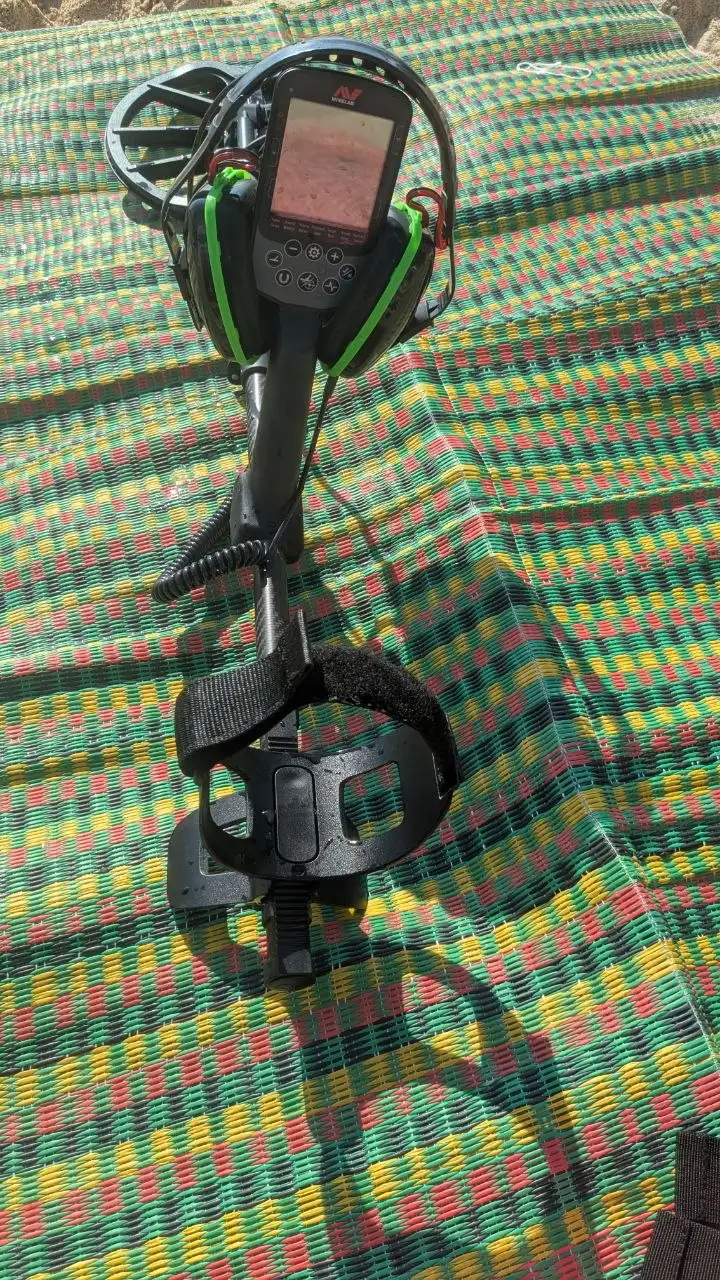 Металлоискатель Minelab Equinox 700 + подводные наушники