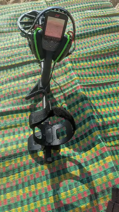 Металлоискатель Minelab Equinox 700 + подводные наушники