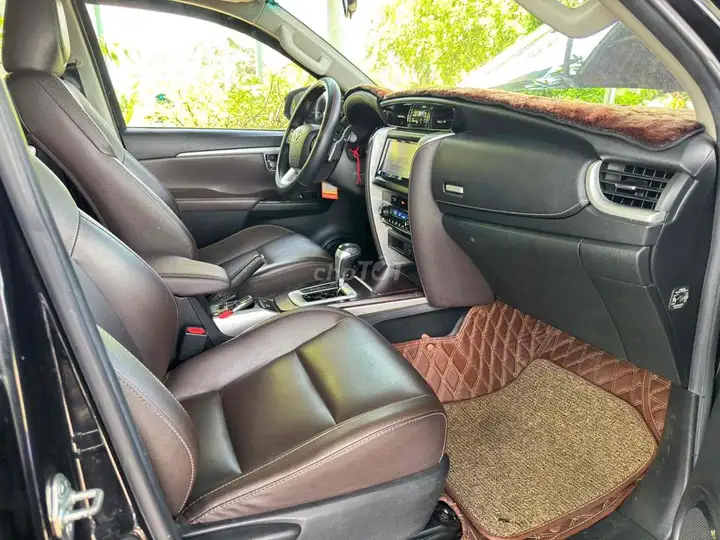 Toyota Fortuner 2.7V AT 2017 Черный 90000 км