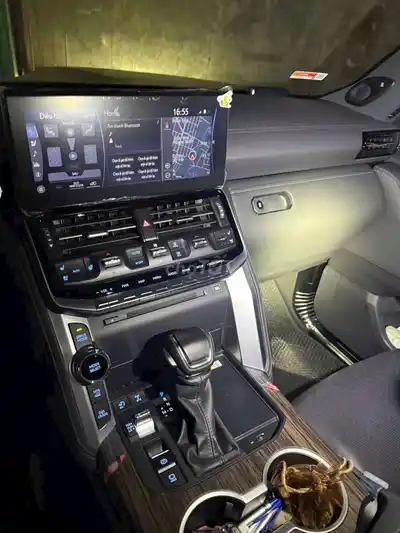 Toyota Land Cruiser 2024 LC300 9000 км черный