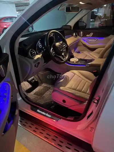 Mercedes-Benz GLC 200 4Matic, белый, 86 000 км