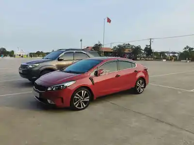 Kia Cerato 2017 1.6AT люк красный