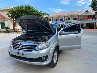 Toyota Fortuner SUV 7 мест Автомат Серебристый