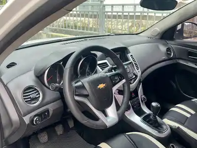 Chevrolet Cruze 1.6 механическая коробка 2018 белый
