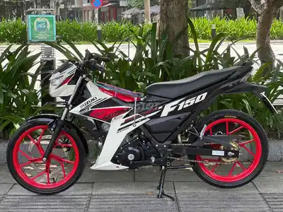 Satria 150 Fi 2023 бело-красно-черный 10 000 км номера Хошимина 9 владельцев