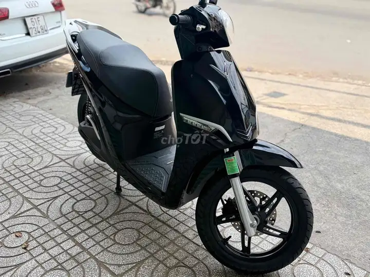 VinFast Feliz чёрный 400 км 07/2026 почти новый