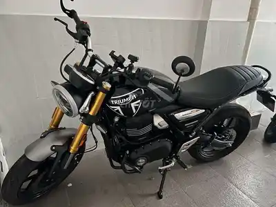 Triumph Speed 400 черный 2000км