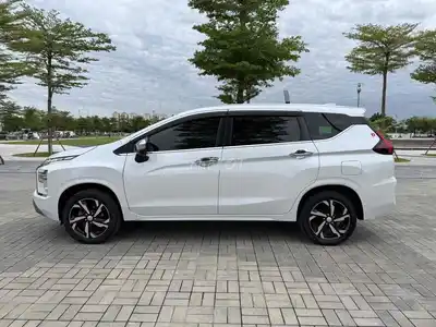 Mitsubishi Xpander Premium 2023 белый 75000 км