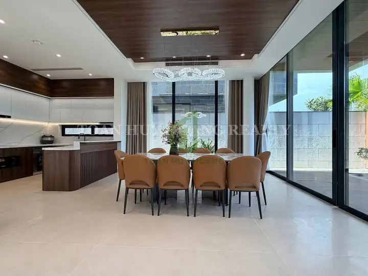 Вилла 3 этажа 4 спальни 300 м²