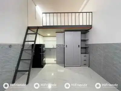 Комната на первом этаже с полной мебелью — высокие широкие антресоли — рядом с ун-том Хонгбанг и Дам Шен