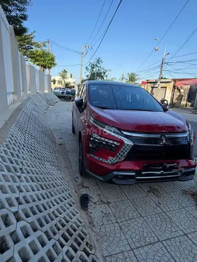 Mitsubishi Xpander Premium, 7 мест, красный