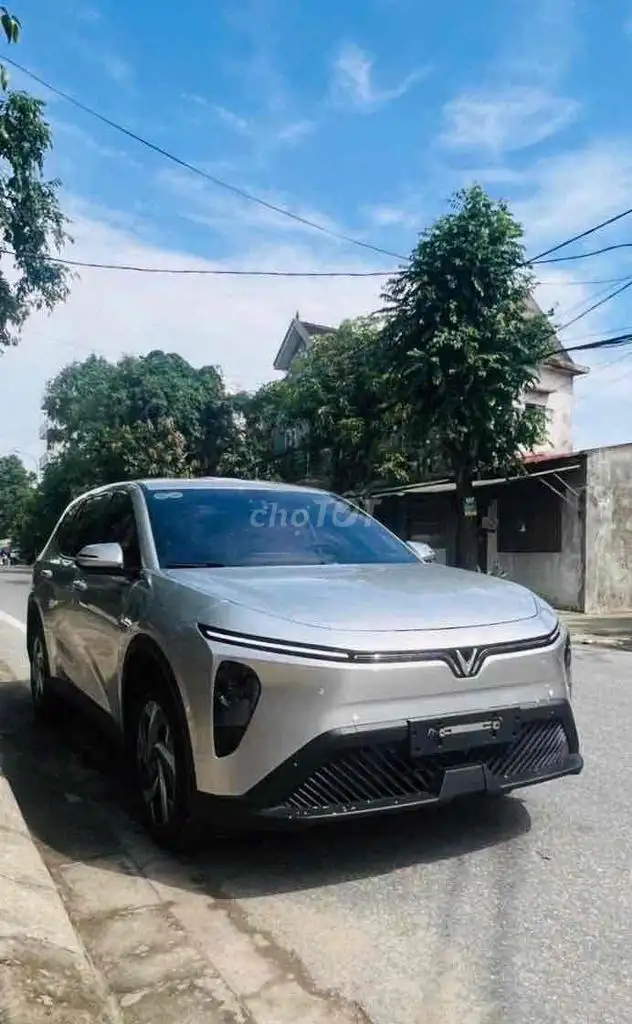 VinFast Limo Green 2025 Серебристый 9900км