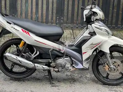 Yamaha Gravita белый, тихий двигатель