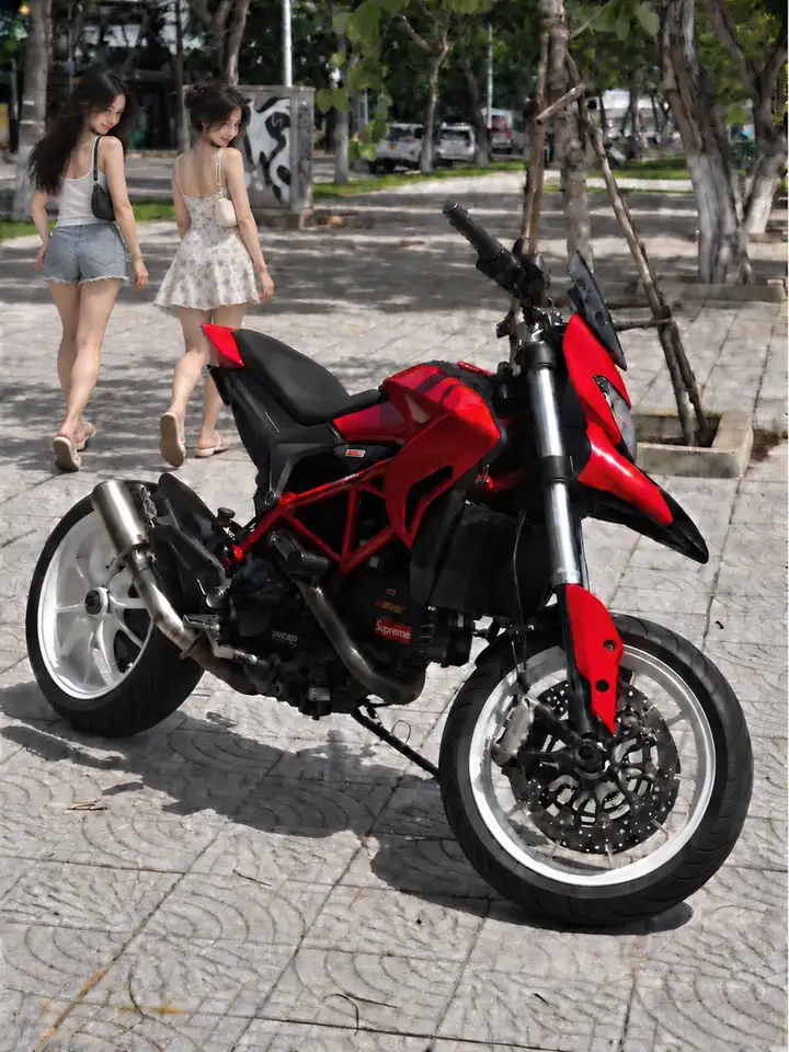 Ducati Hypermotard 821