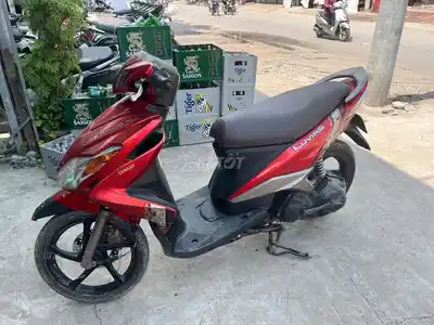 Yamaha Luvias красный скутер