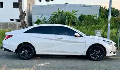 Hyundai Elantra 2025 1,6 л, специальный белый