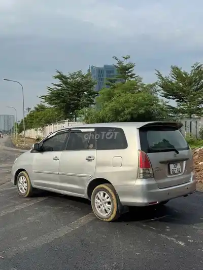 Toyota Innova G 2011 Серебристый
