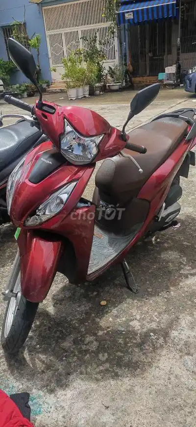 Honda Vision 2025 Премиум, цвет красный