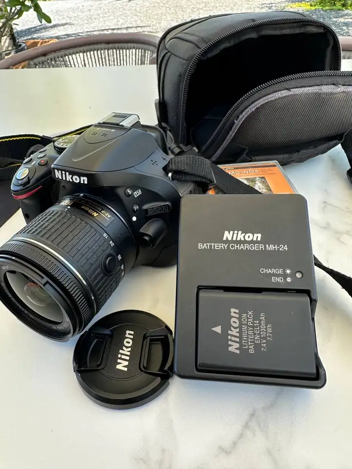 Фотоаппарат зеркальный Nikon D5200 Kit 18-55мм f/3.5-5.6, черный
