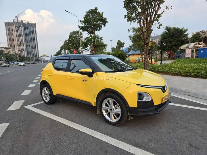 VinFast VF5 Plus 2025, желтый, пробег 90 тыс.