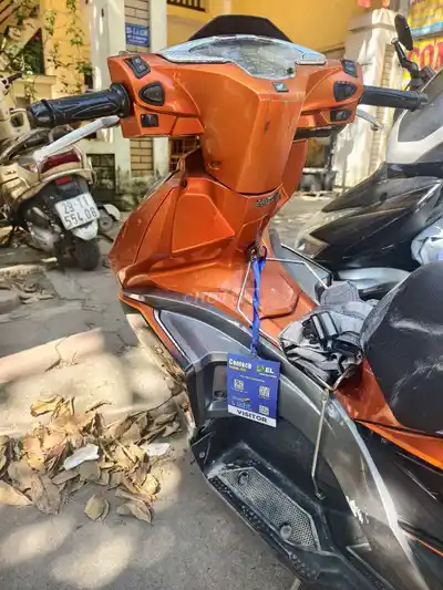 Honda Air Blade 2016 оранжево-черный 70 тыс. км