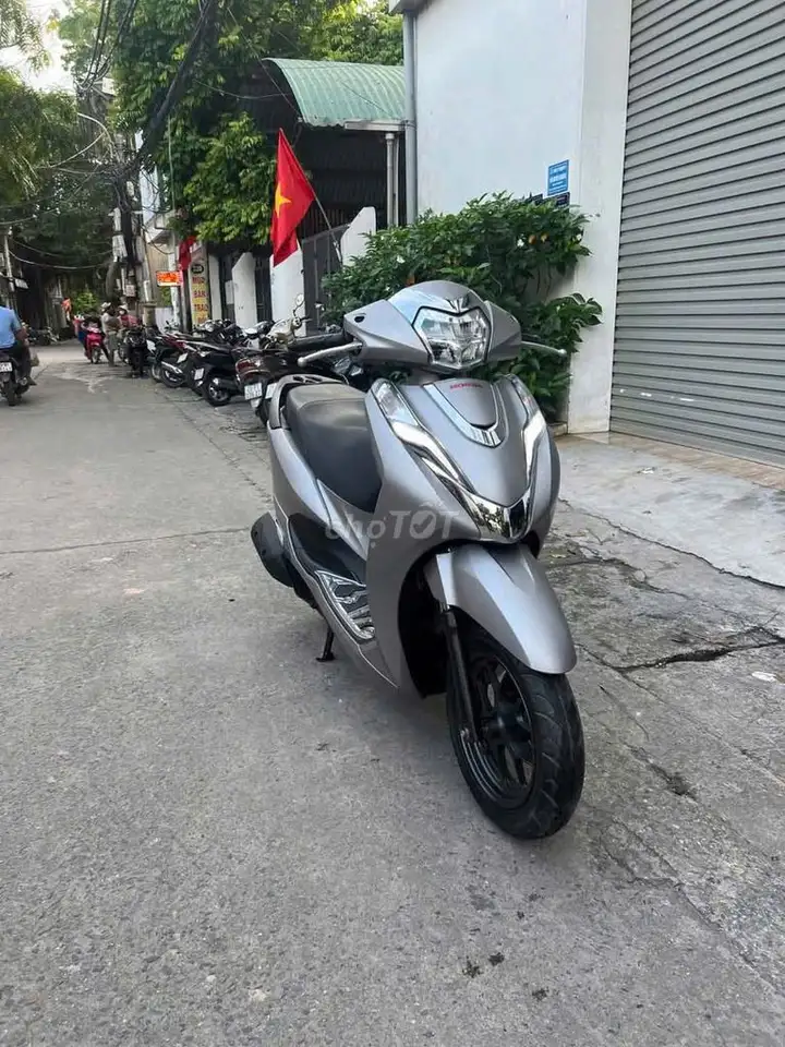 Honda Lead 4val 2024, серебристый, 3200 км, Smartkey