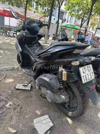Черно-синий Yamaha NVX 125
