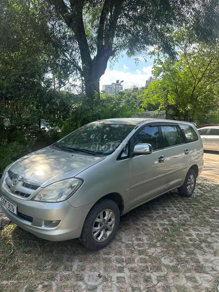 Toyota Innova G 2008 Серебристый 7 мест