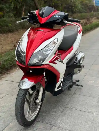 Honda Air Blade 125 красно-белый, как новый