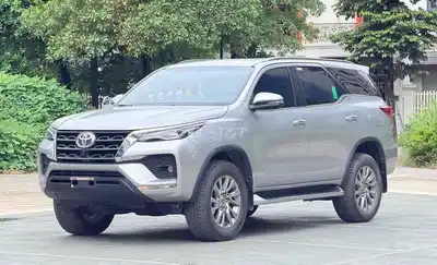 Toyota Fortuner 2024 Серебристый 3000 км
