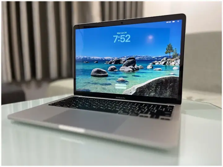 MacBook Pro 13" M2 (2022) 8 ГБ / 256 ГБ Silver