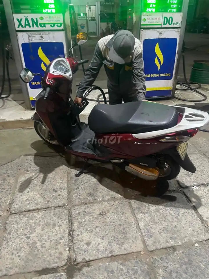 Honda Lead 2Val 2018 красный, автомат