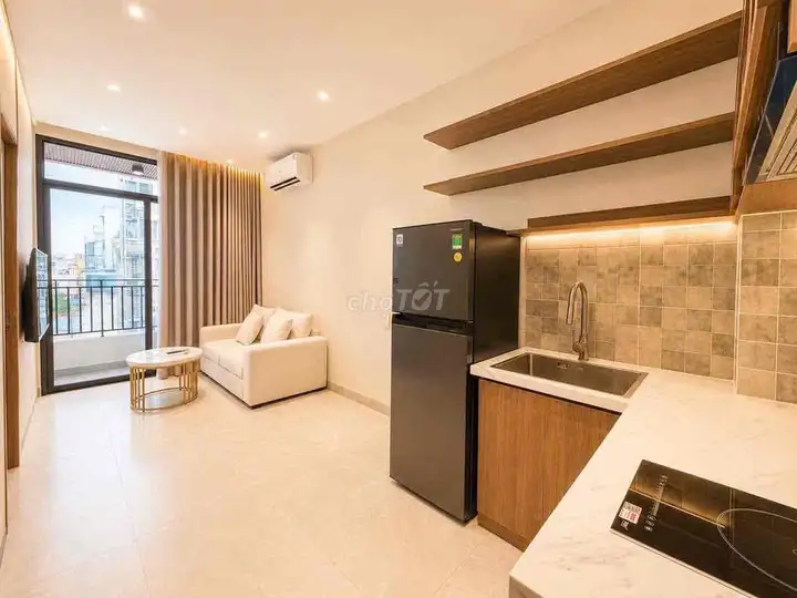 1N1K 40m2 bancol thoáng, Full nội thất, oto đỗ cửa, gần bến xe Mỹ Đình