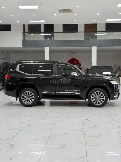 Toyota Land Cruiser LC300 2026 пробег 5000 км