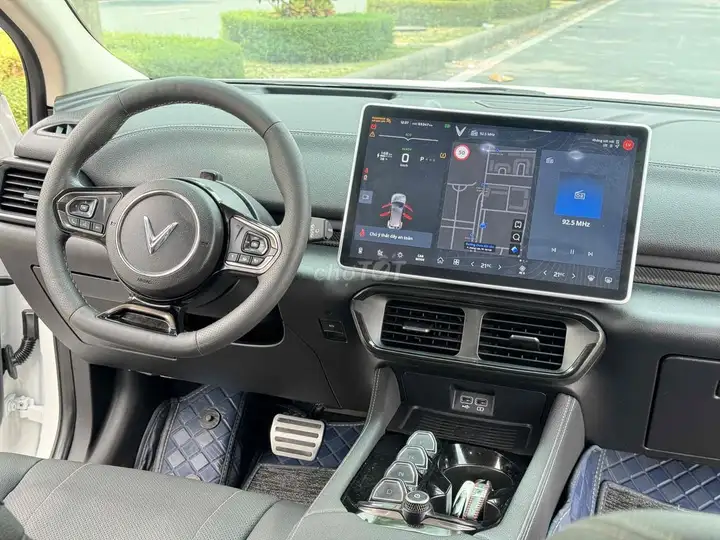 VF8 Eco 2024, полная комплектация ADAS, отличное состояние