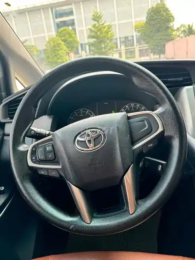 Toyota Innova 2.0E МКПП 2019 Серебристый госномер 30/F